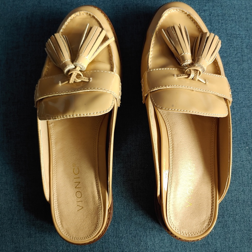 Vionic Women's REAGAN Patent Leather Tasseled Mules Slip On Shoes Size 8 Wide